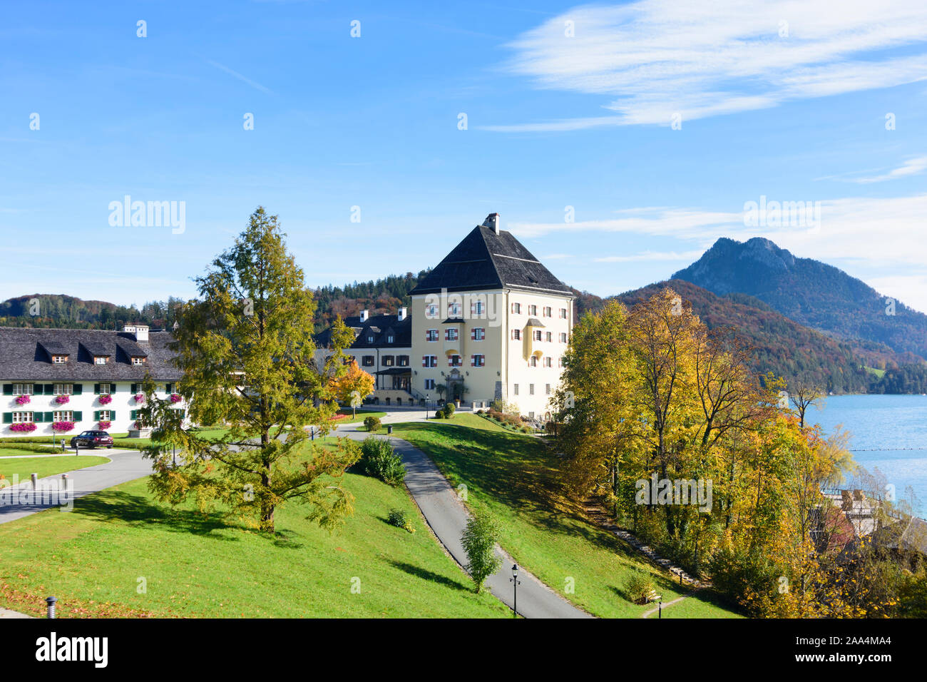 Hof bei Salzburg: castle Schloss Fuschl, lake Fuschlsee in Salzkammergut, Salzburg, Austria Stock Photo