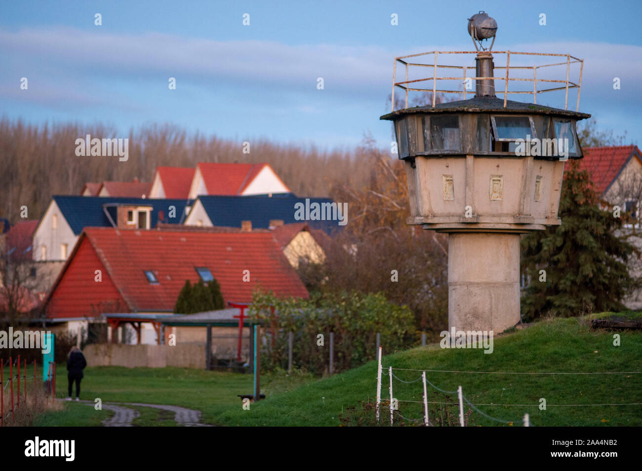 19 November 2019, Saxony-Anhalt, Hötensleben: A watchtower of the former inner-German border. In the background you can see houses of the village. Today the border buildings are part of the Hötensleben border museum. In the evening there was a party to celebrate the 30th anniversary of the opening of the border. The organisers were the Protestant parish of Hötensleben and the Grenzdenkmalverein Hötensleben. Photo: Klaus-Dietmar Gabbert/dpa-Zentralbild/dpa Stock Photo