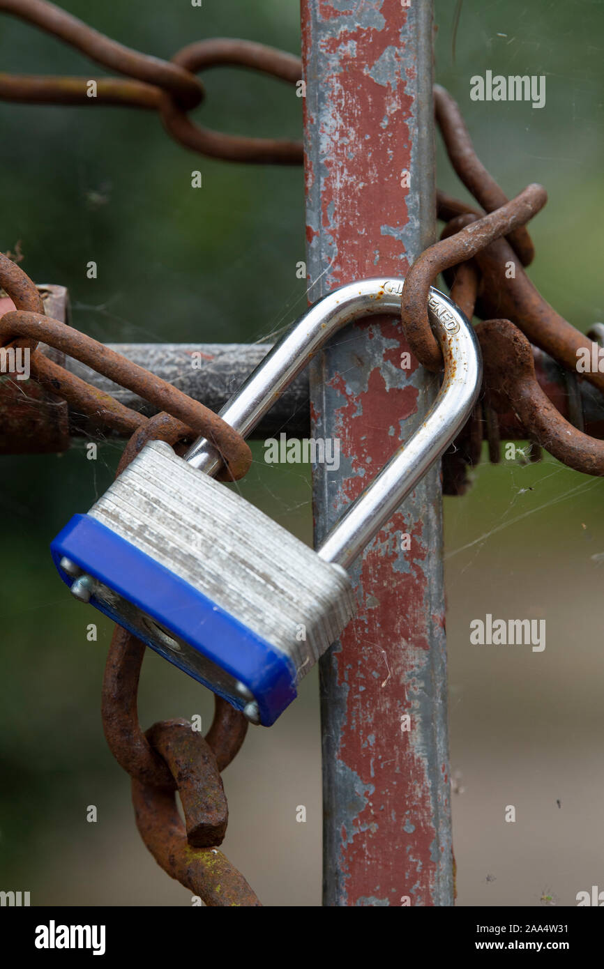 Padlock on gate hires stock photography and images Alamy