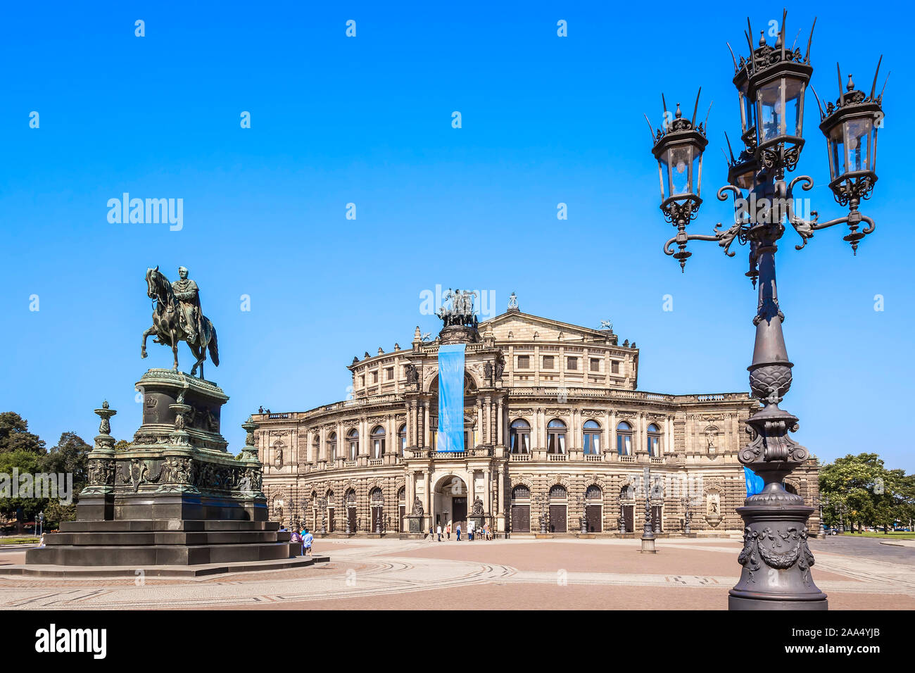 Ein Blick auf die schoene Semperoper in Dresden Stock Photo