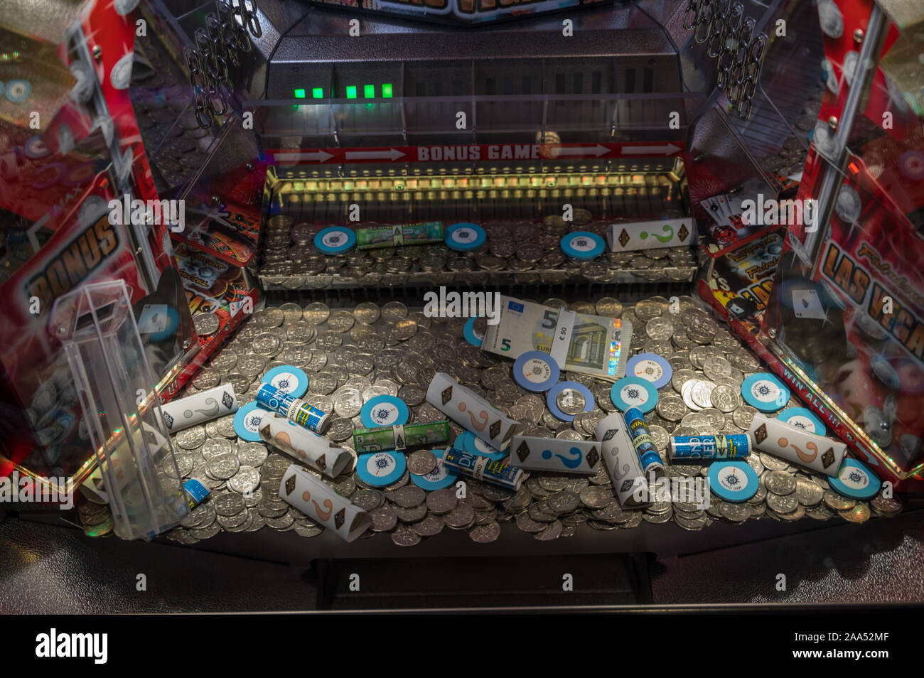 Coin pusher machine hi-res stock photography and images - Alamy