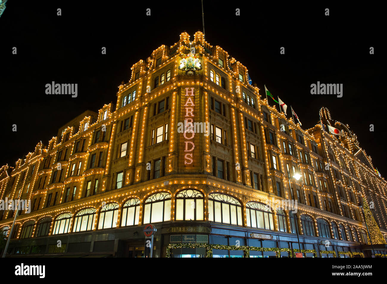 Knightsbridge london sw1x 7xl hi-res stock photography and images
