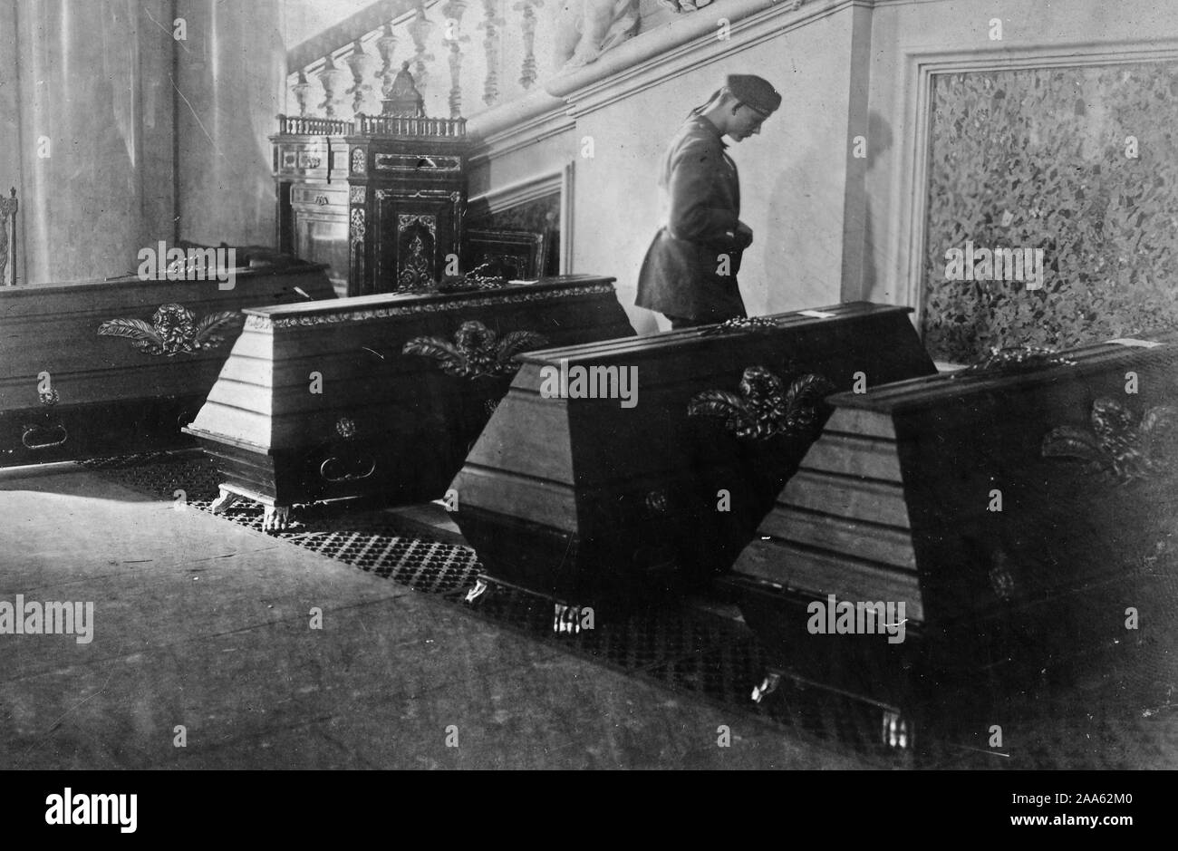 German Republic - Coffins of the killed Spartacus soldiers and sailors in famous White Hall of the Kaiser's palace, Berlin, Germany ca. 1919 Stock Photo
