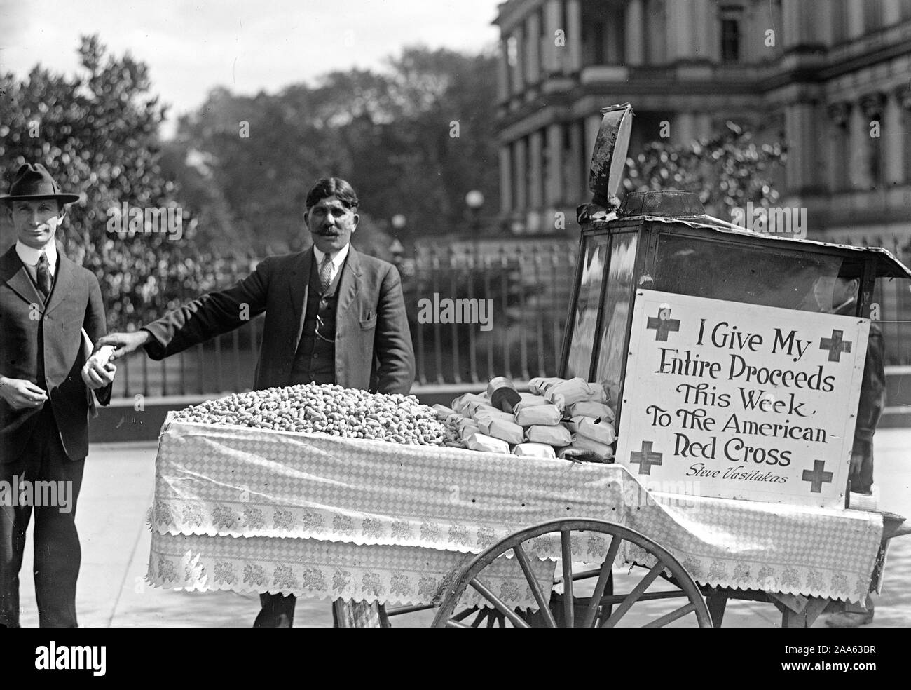 Peanut seller who will donate his proceeds to the Red Cross ca. 1916-1918 Stock Photo