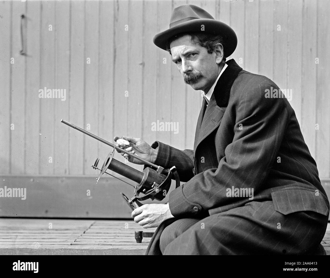 Charles Greeley Abbot, astrophysicist and Secretary of the Smithsonian, with his device: a silver-disc pyrheliometer which measures direct beam solar irradiance ca. 1913-1917 Stock Photo