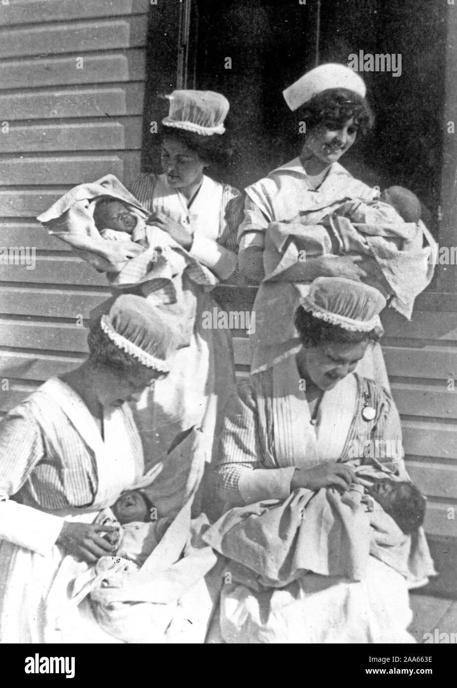 Early 1900s nurses hi-res stock photography and images - Alamy