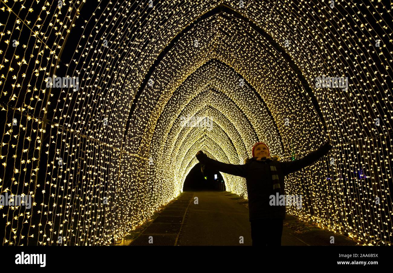 London, The "Christmas at Kew" light show will be held here from Nov. 20.  5th Jan, 2020. A visitor admires light installations during a photocall for  "Christmas at Kew" event at the