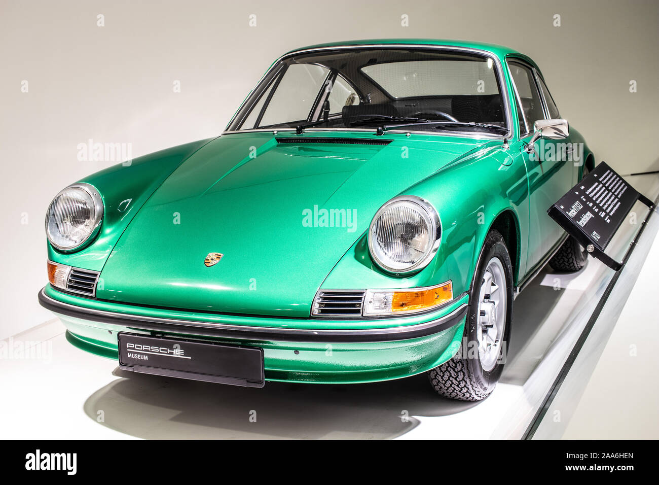 Porsche 911 s hi-res stock photography and images - Alamy