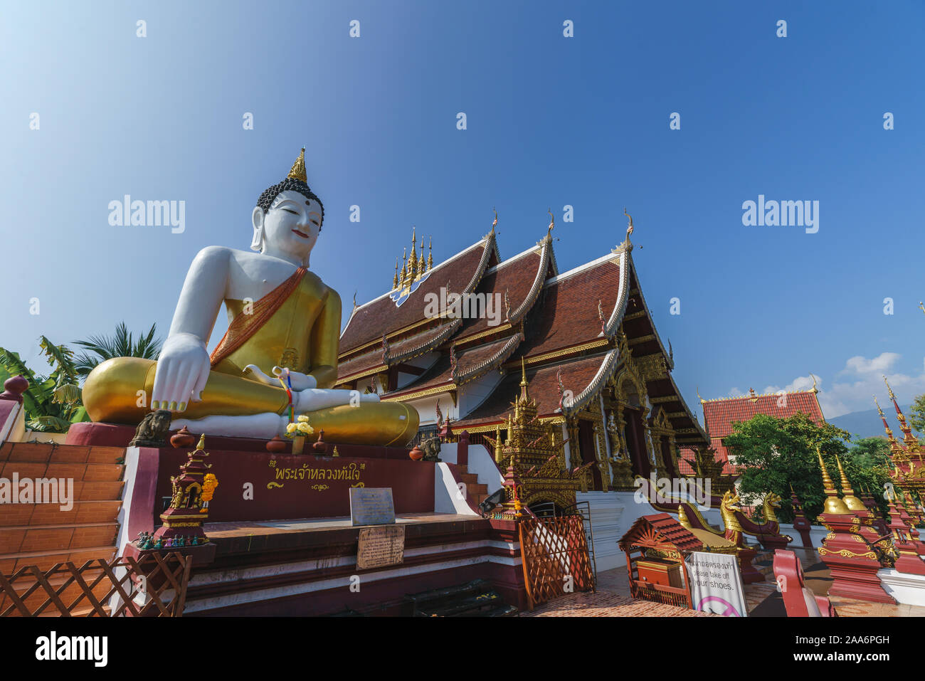 Prayer Hand Tree Bronze statue in prayer hi-res stock photography and images - Alamy