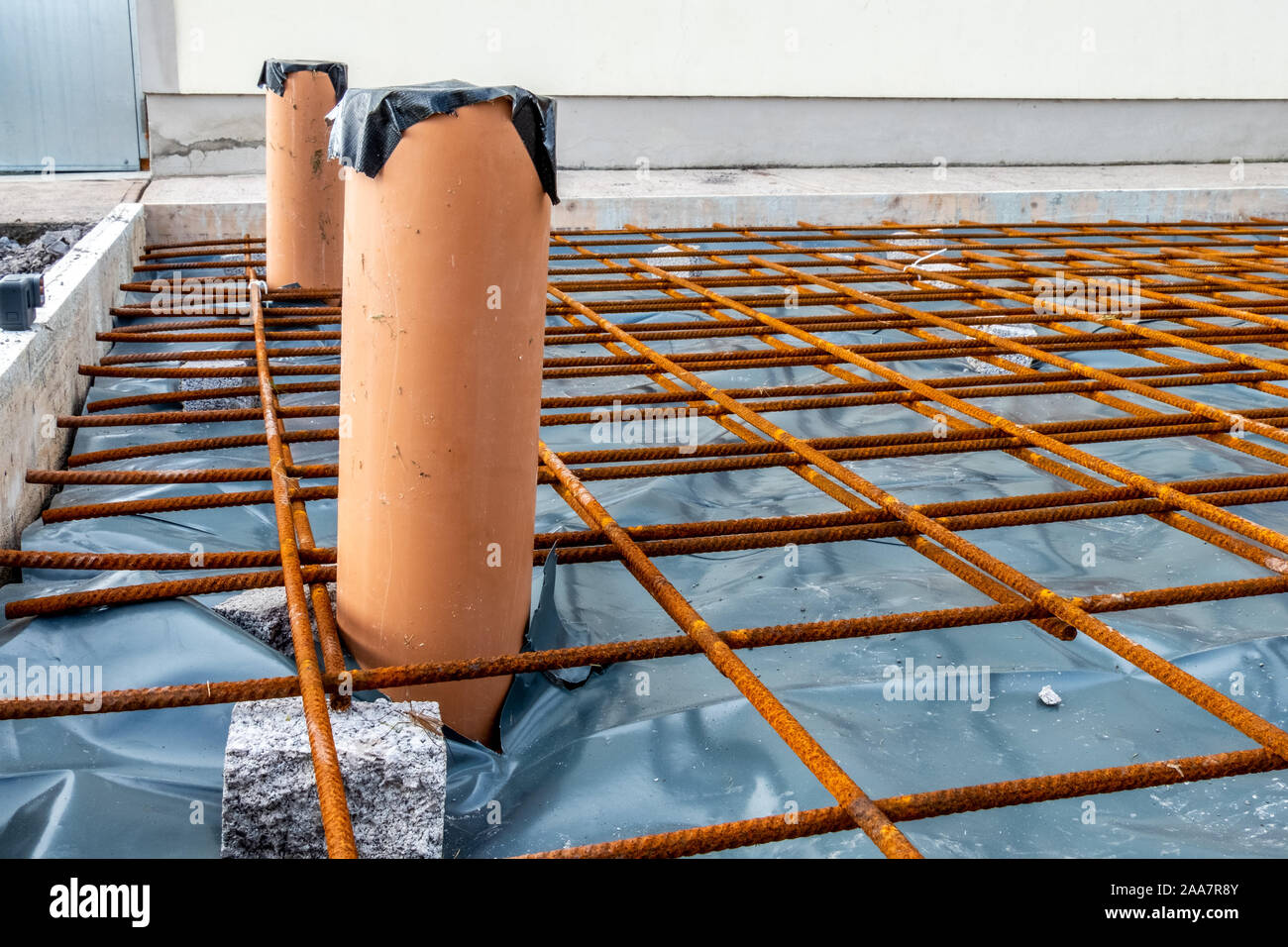 Metal reinforcement grid and wood frame for reinforced concrete