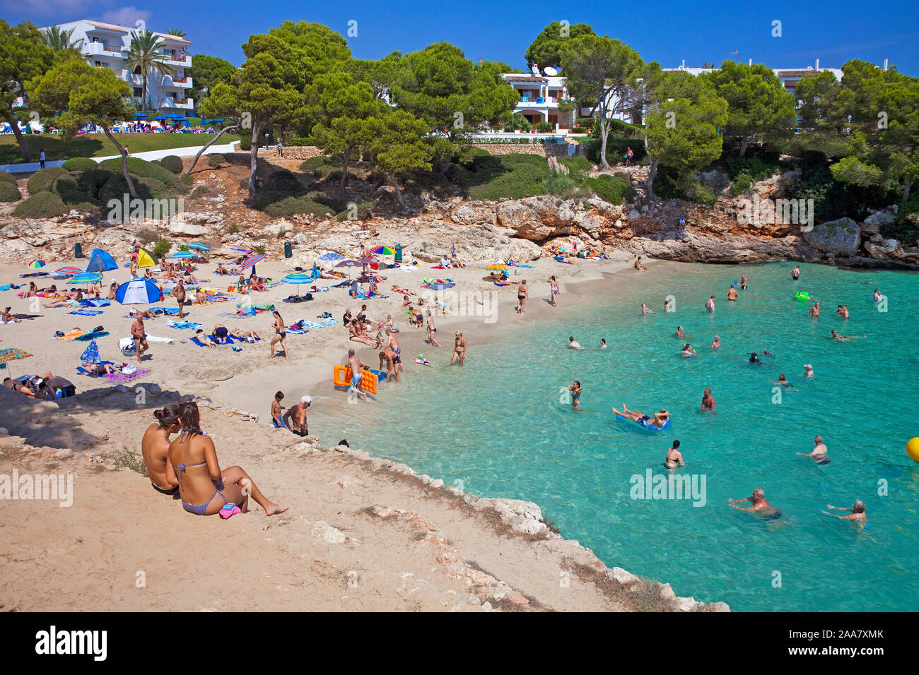 cala-esmeralda-idyllic-bathing-beach-at-cala-d-or-mallorca-balearic