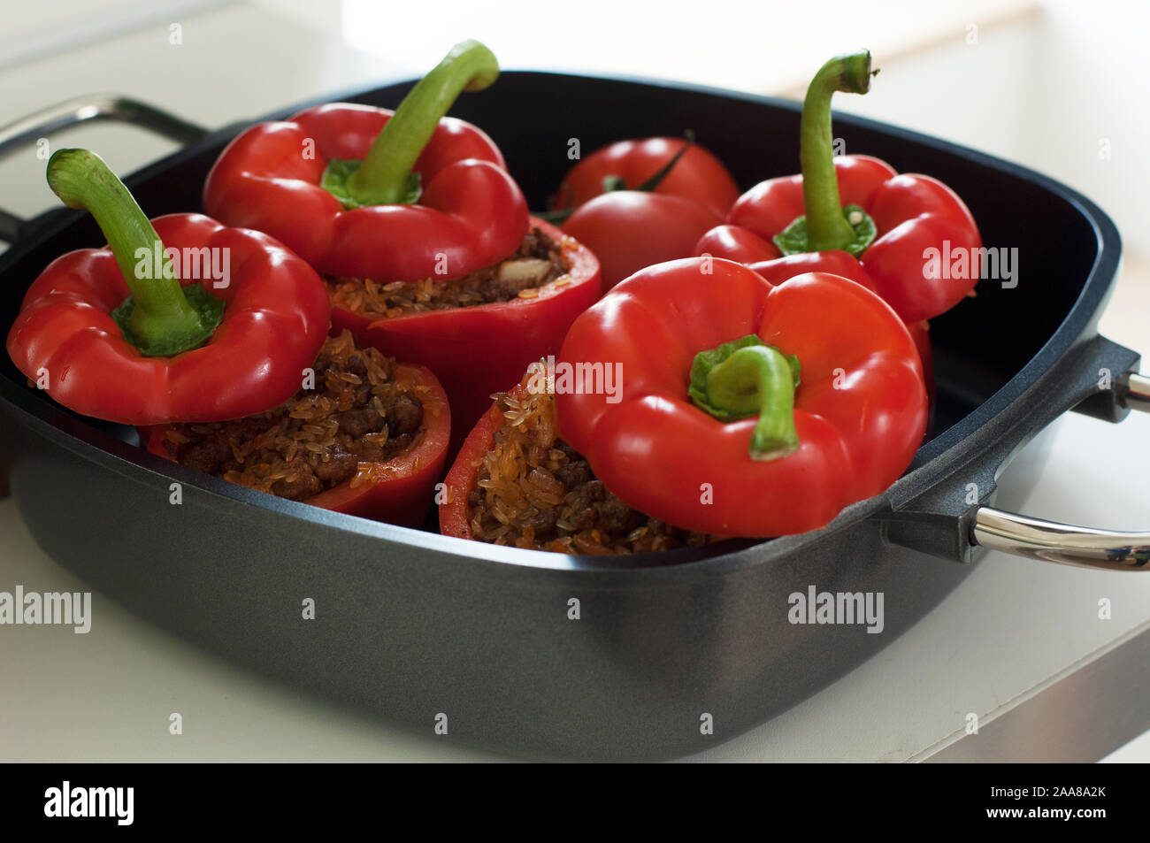 Zubereitung gefüllte Paprika Stock Photo