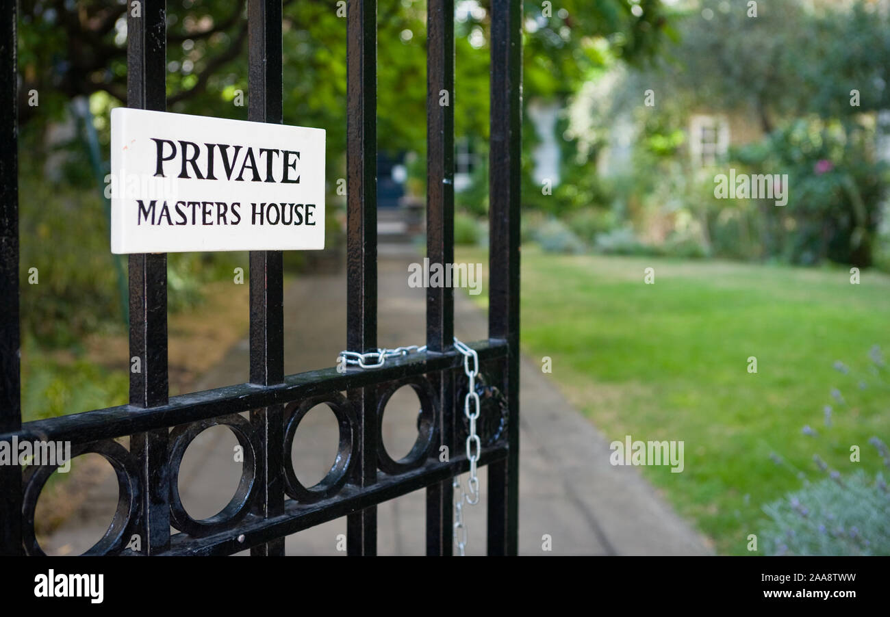 Masters House, Inner Temple, London. A sign indicating privacy for a Masters House in London's Temple legal district. Stock Photo