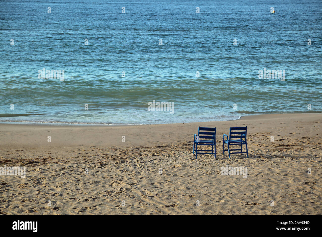 Empty chairs on seashore hi-res stock photography and images - Alamy