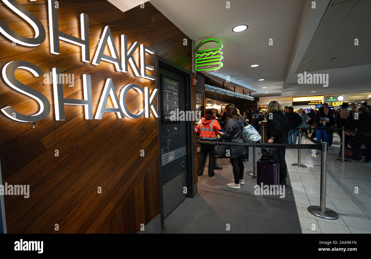 People queuing at Shake Shack in JFK airport, New York Stock Photo