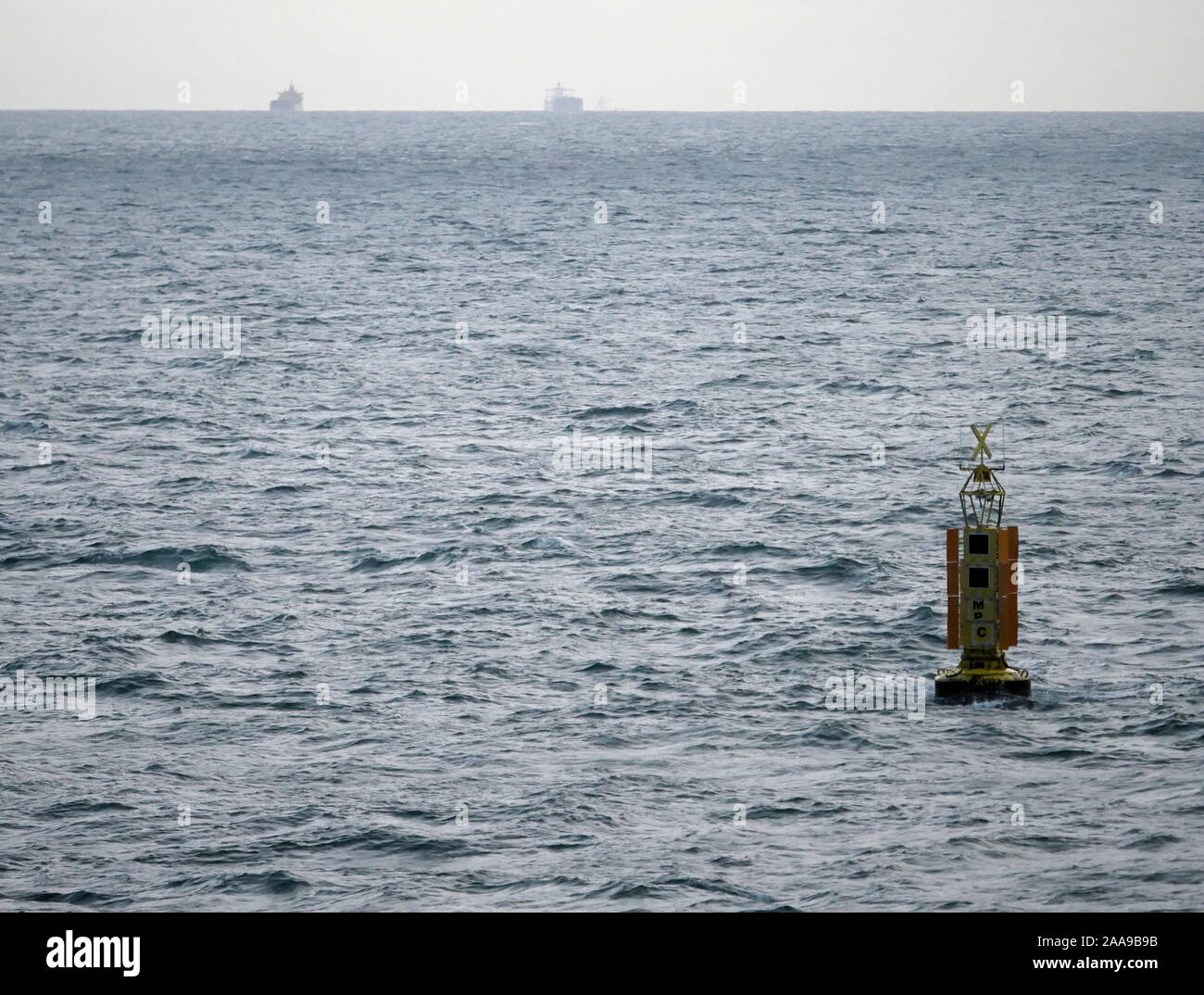 AJAXNETPHOTO. SEPTEMBER, 2019. - ENGLISH CHANNEL. - TRAFFIC SEPARATION SCHEME - MPC BUOY MARKS THE CENTRE OF THE EAST BOUND SHIPPING LANE, OFTEN USED AS TURNNG POINT FOR VESSELS HEADING FOR THE THAMES ESTUARY AND UK EAST COAST.PHOTO:JONATHAN EASTLAND/AJAX REF:GX8_192609_20507 Stock Photo