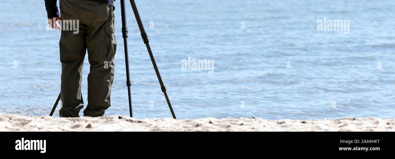 Photographer with tripod at the beach Stock Photo - Alamy