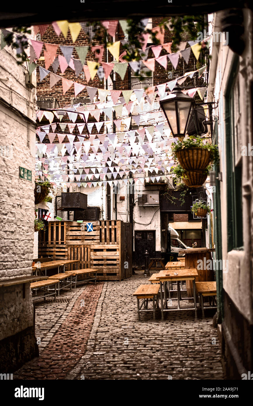 A quaint view into a hidden world, the cobbled courtyard of The Old George Inn. Newcastle’s oldest pub, dating from 1582. Stock Photo