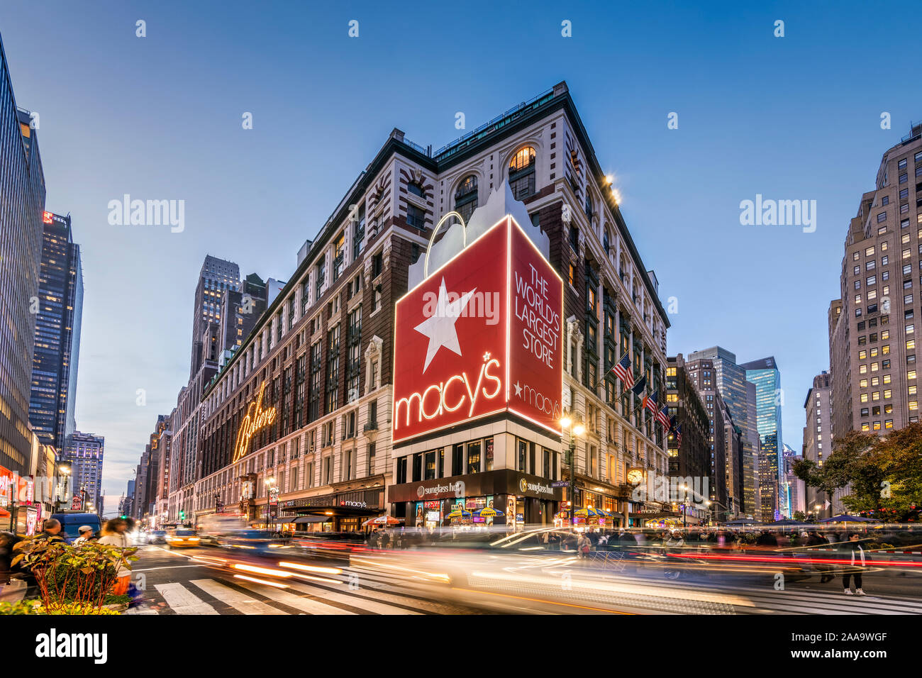 Macy's department store, Herald Square, Manhattan, New York, USA Stock Photo