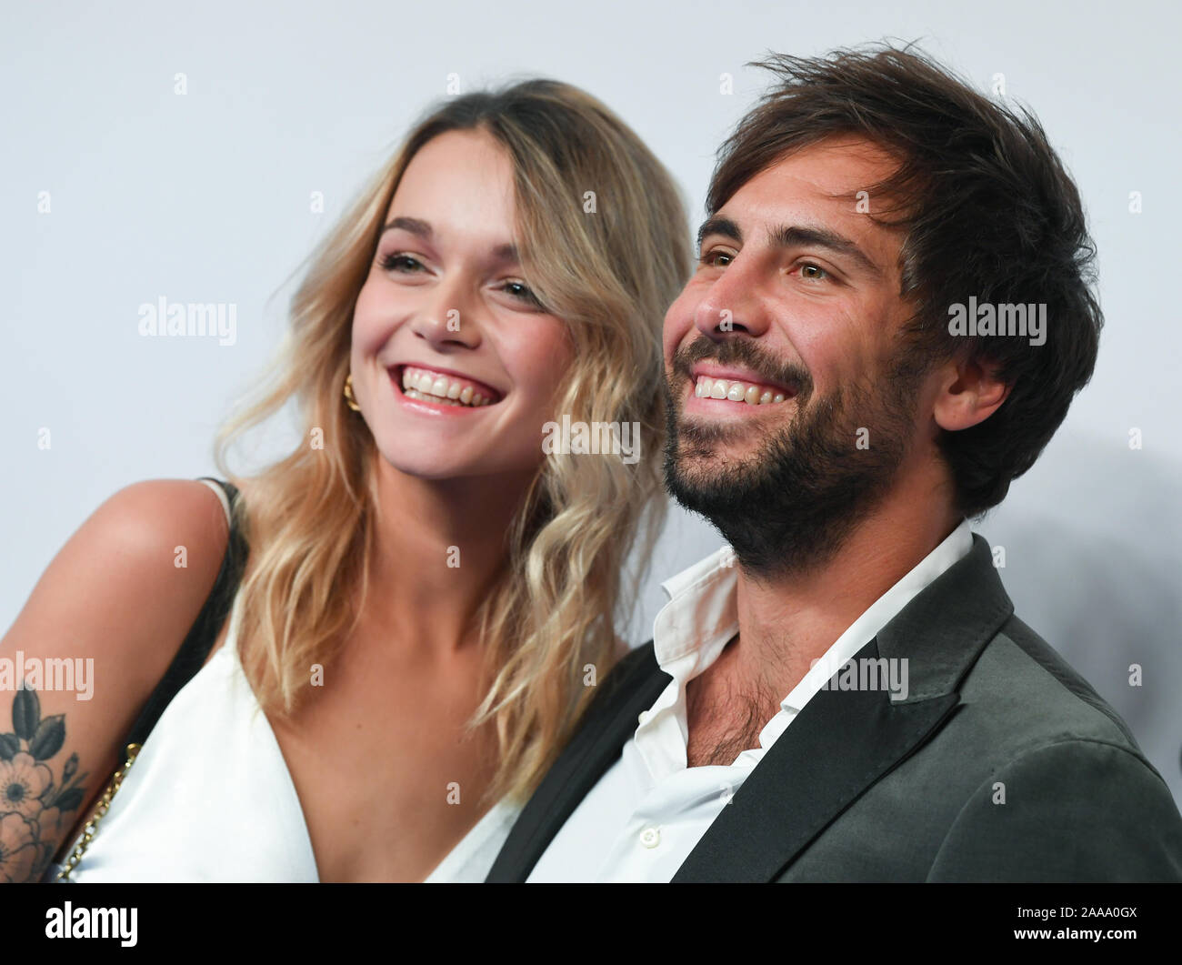 20 November 2019, Baden-Wuerttemberg, Baden-Baden: The singers Max Giesinger and Lotte come to the charity gala 'Tribute to Bambi'. Under the motto 'Bambi helps children', donations are collected for children in need. Photo: Uli Deck/dpa Stock Photo
