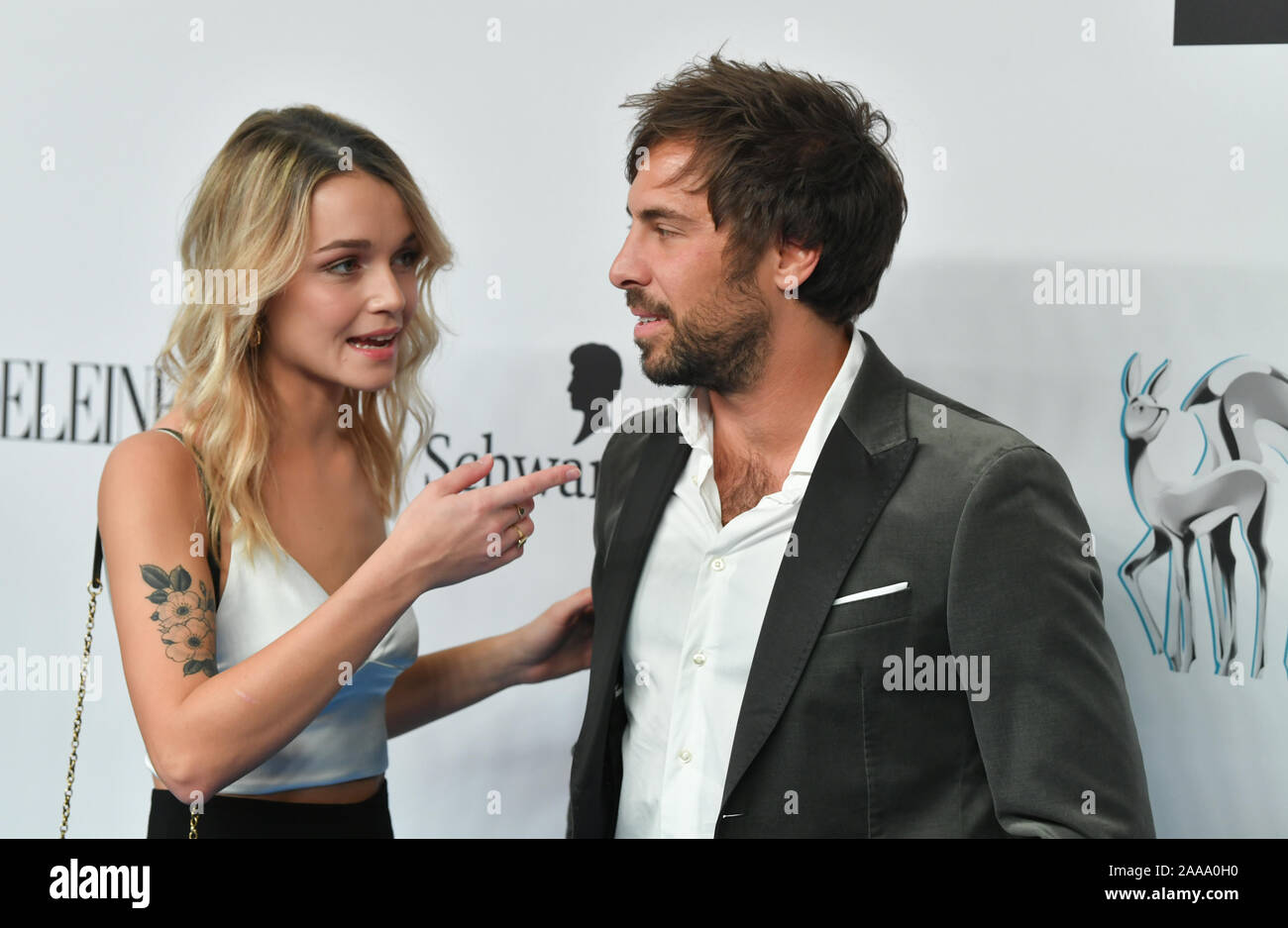 20 November 2019, Baden-Wuerttemberg, Baden-Baden: The singers Max Giesinger and Lotte come to the charity gala 'Tribute to Bambi'. Under the motto 'Bambi helps children', donations are collected for children in need. Photo: Uli Deck/dpa Stock Photo