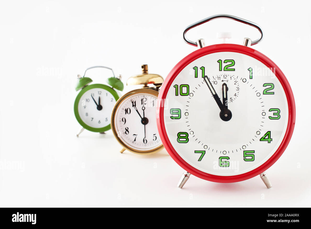 Alarm clock showing five minutes hires stock photography and images