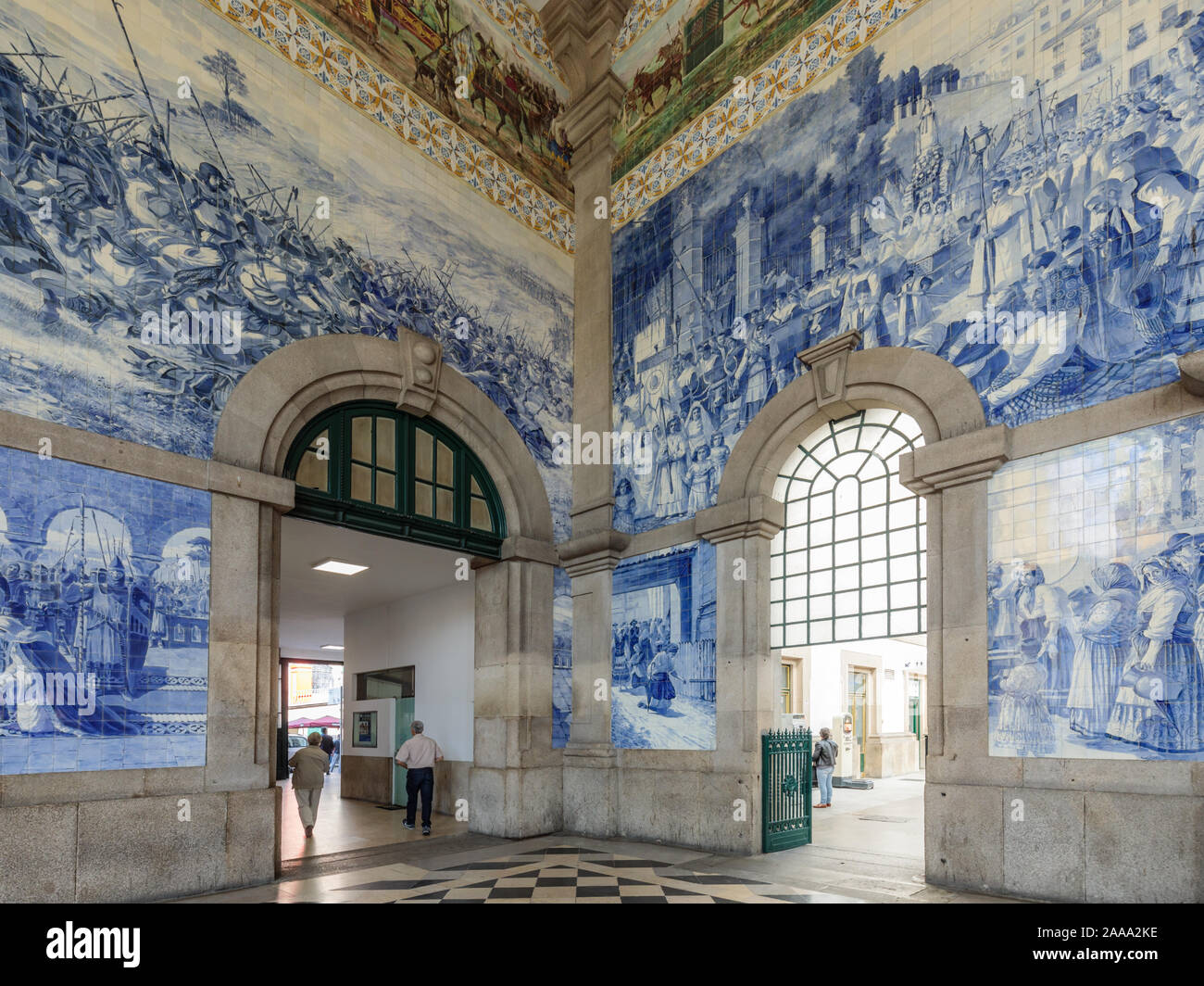 The interior of the Sao Bento train station, with impressive azulejo panels depicting historical scenes by painter Jorge Colaço. Porto, Portugal. Stock Photo