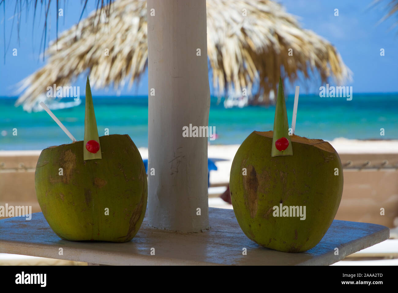 Caribbean beach coconut drink hires stock photography and images Alamy