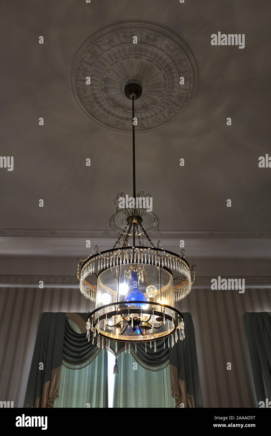 Light and airy chandelier outlet