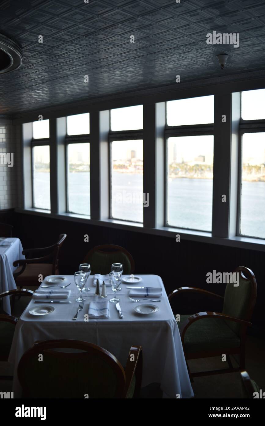 Vintage queen mary dining hires stock photography and images Alamy