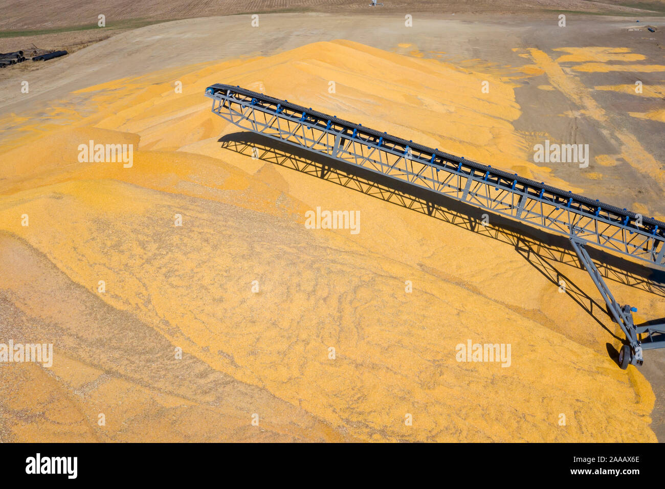 Campbell, Nebraska - Corn is stored temporarily on the ground. Stock Photo
