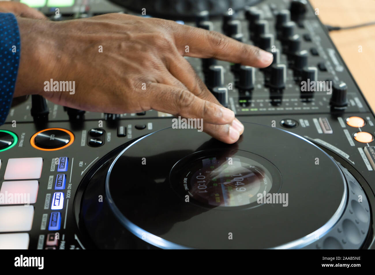 Cable to connect professional DJ midi controller to audio mixer.Concert