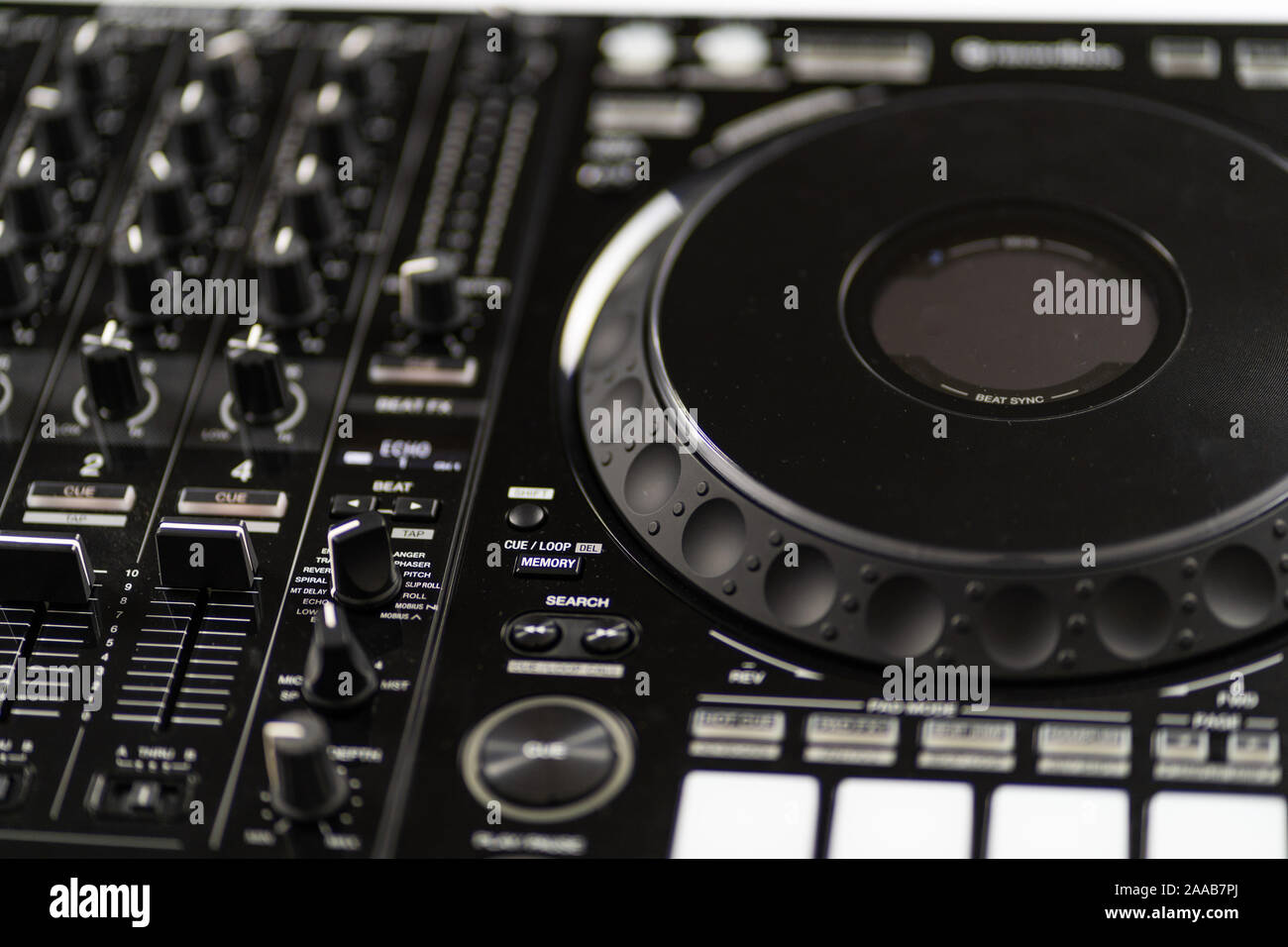 Cable to connect professional DJ midi controller to audio mixer.Concert