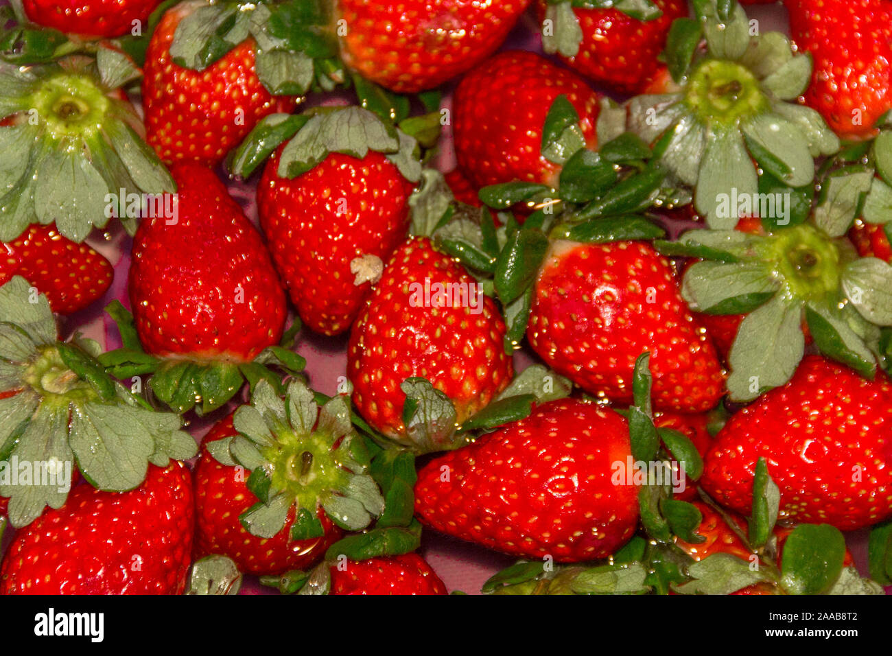 Strawberries in tray at market hi-res stock photography and images - Alamy