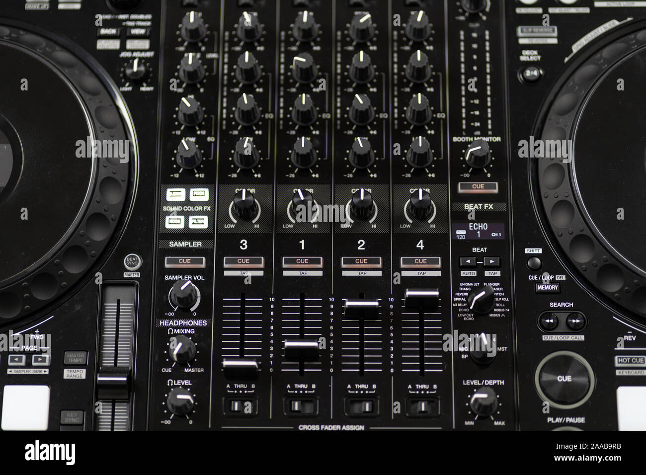 Cable to connect professional DJ midi controller to audio mixer.Concert