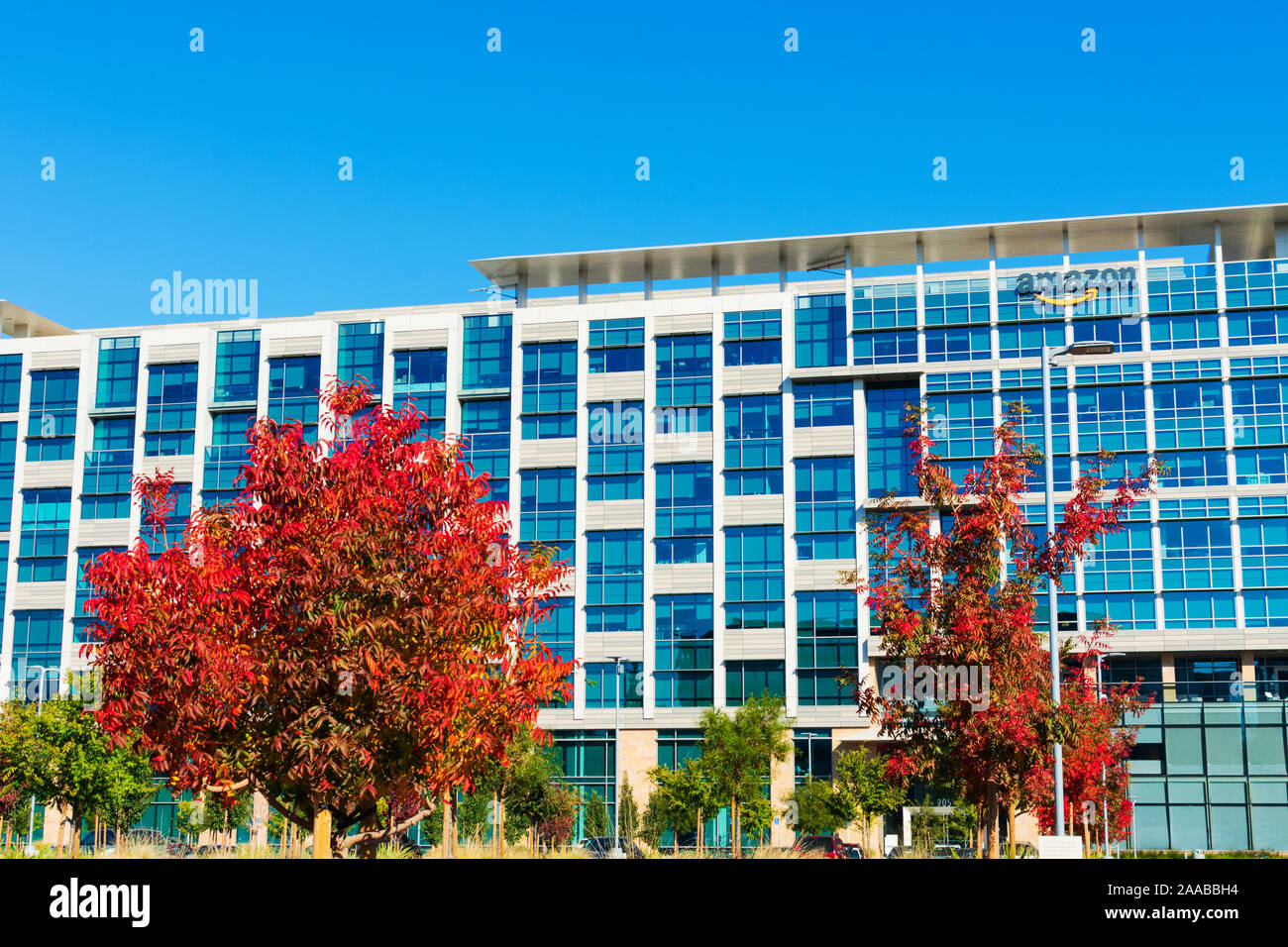 Amazon.com modern building facade in Silicon Valley campus - Sunnyvale, California, USA - 2019 Stock Photo