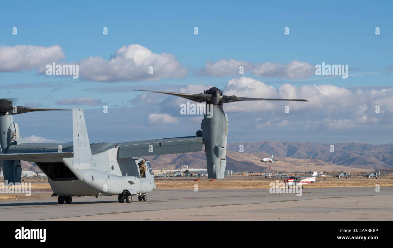 Marines from the Marine Medium Tiltrotor Squadron 362 (VMM-362), based out of Marine Corps Air Station Miramar, California, prepare to fly their MV-22 Ospreys out of Gowen Field, Boise, Idaho, Nov. 19, 2019. The Ugly Angels are training hand-in-hand with the 190th Fighter Squadron Skullbangers to hone their combat search and rescue skillset at the Saylor Creek Range south of Mountain Home, Idaho. (U.S. Air National Guard photo by Senior Master Sgt. Joshua C. Allmaras) Stock Photo