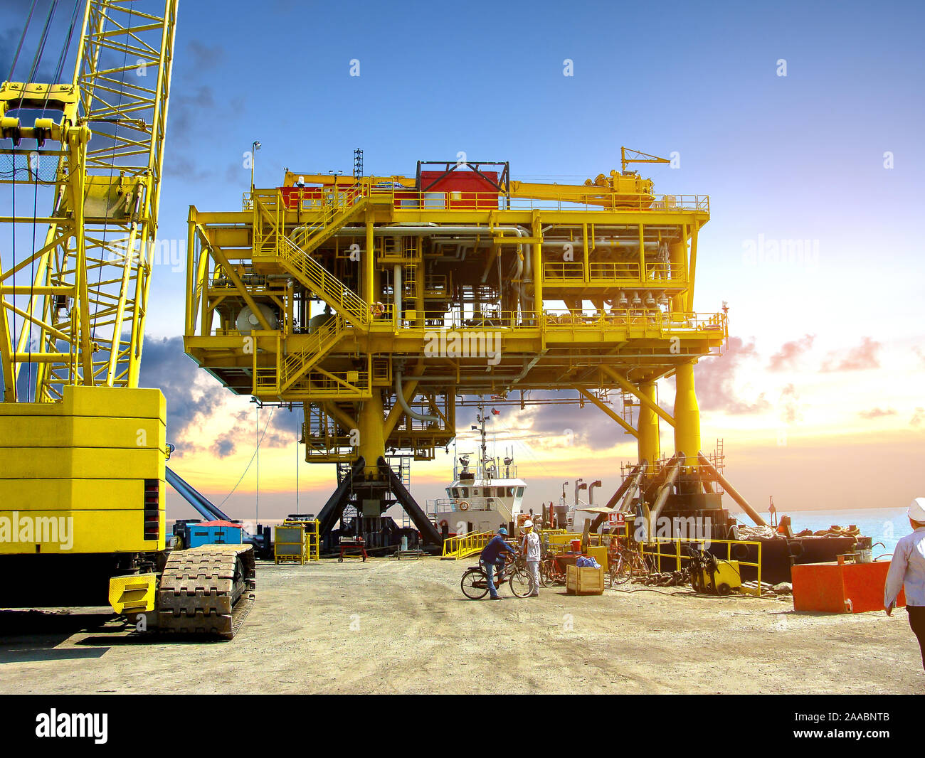 Oil rig construction yard hires stock photography and images Alamy