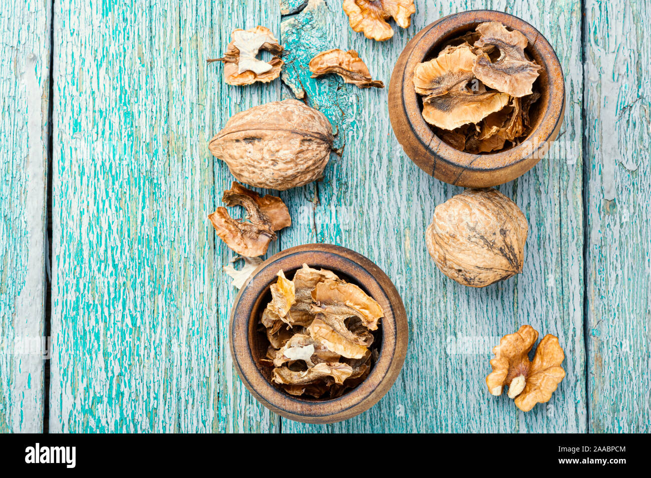 Walnut partitions.Healing properties of walnuts.Healing potion.Medical