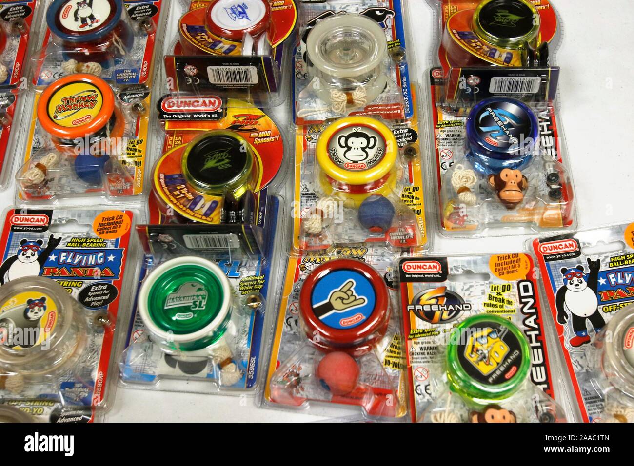 Sæt tabellen op Dyrke motion Skuespiller Some of the dozens of different yoyos on sale at the UK National Yo-Yo  Contest 2019, held at Wotton Hall Social Club, Barnwood Road, Gloucester,  on S Stock Photo - Alamy