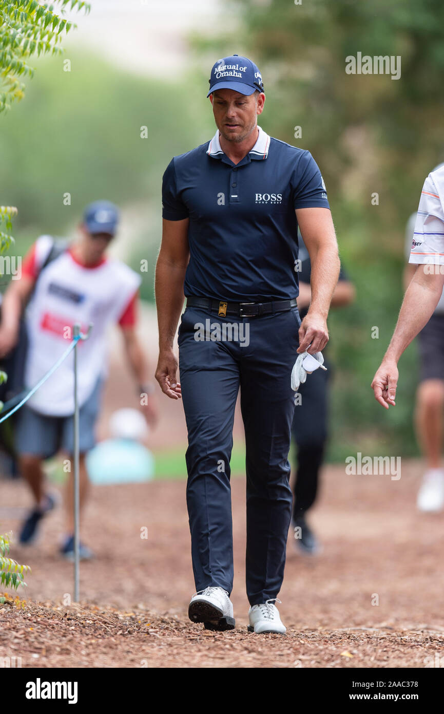 Dubai, UAE. 21st Nov, 2019. Henrik Stenson of Sweden walks to the second tee in round 1 during the DP World Tour Championship at Jumeirah Golf Estates, Dubai, UAE on 21 November 2019. Photo by Grant Winter. Editorial use only, license required for commercial use. No use in betting, games or a single club/league/player publications. Credit: UK Sports Pics Ltd/Alamy Live News Stock Photo