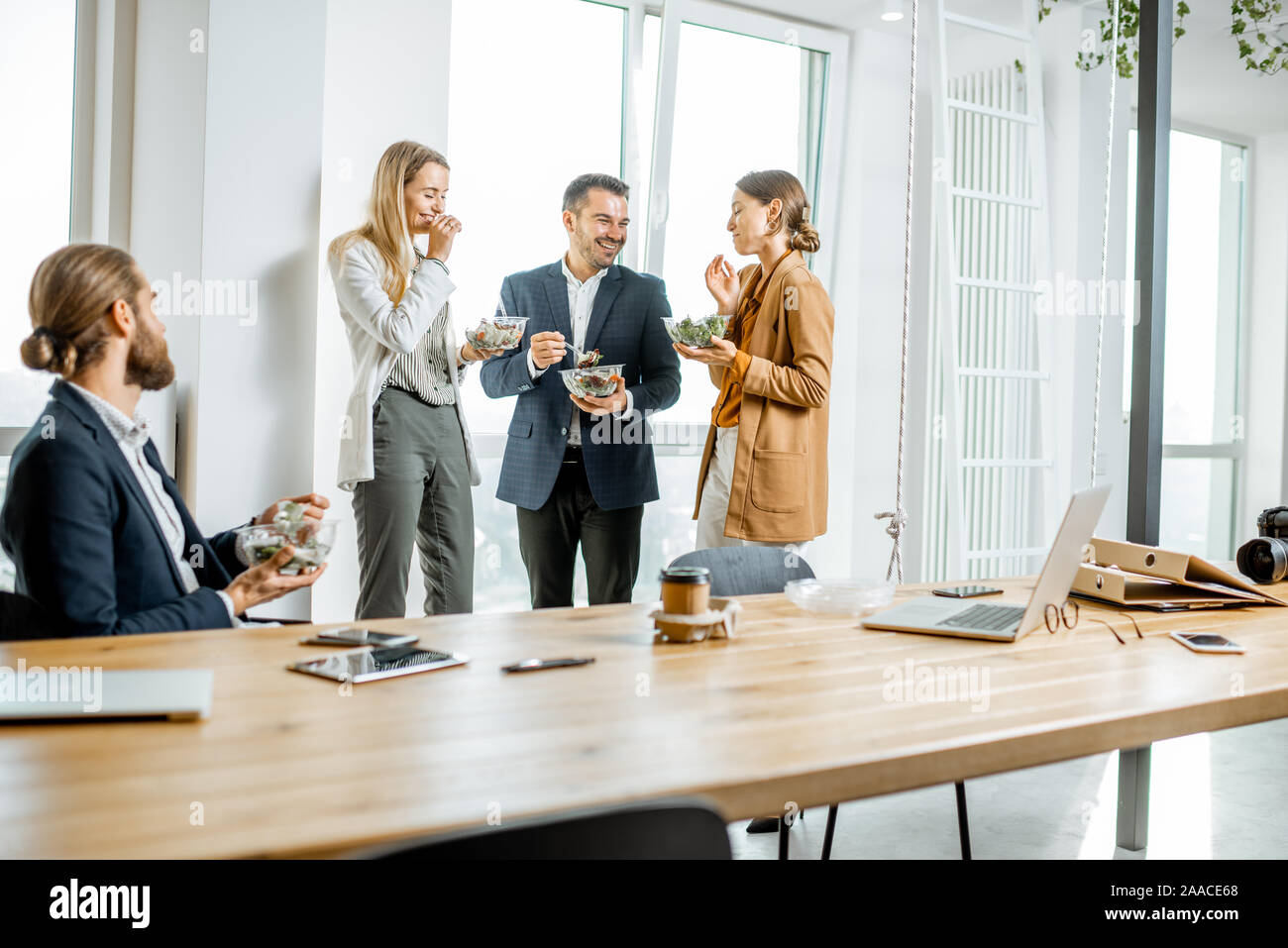 How to Work in an Office: 5 Takeaways From Stock Photos