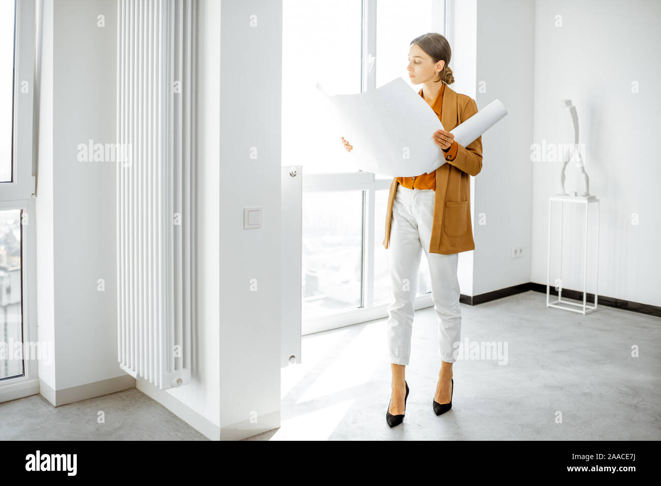 Woman standing work office hi-res stock photography and images - Alamy