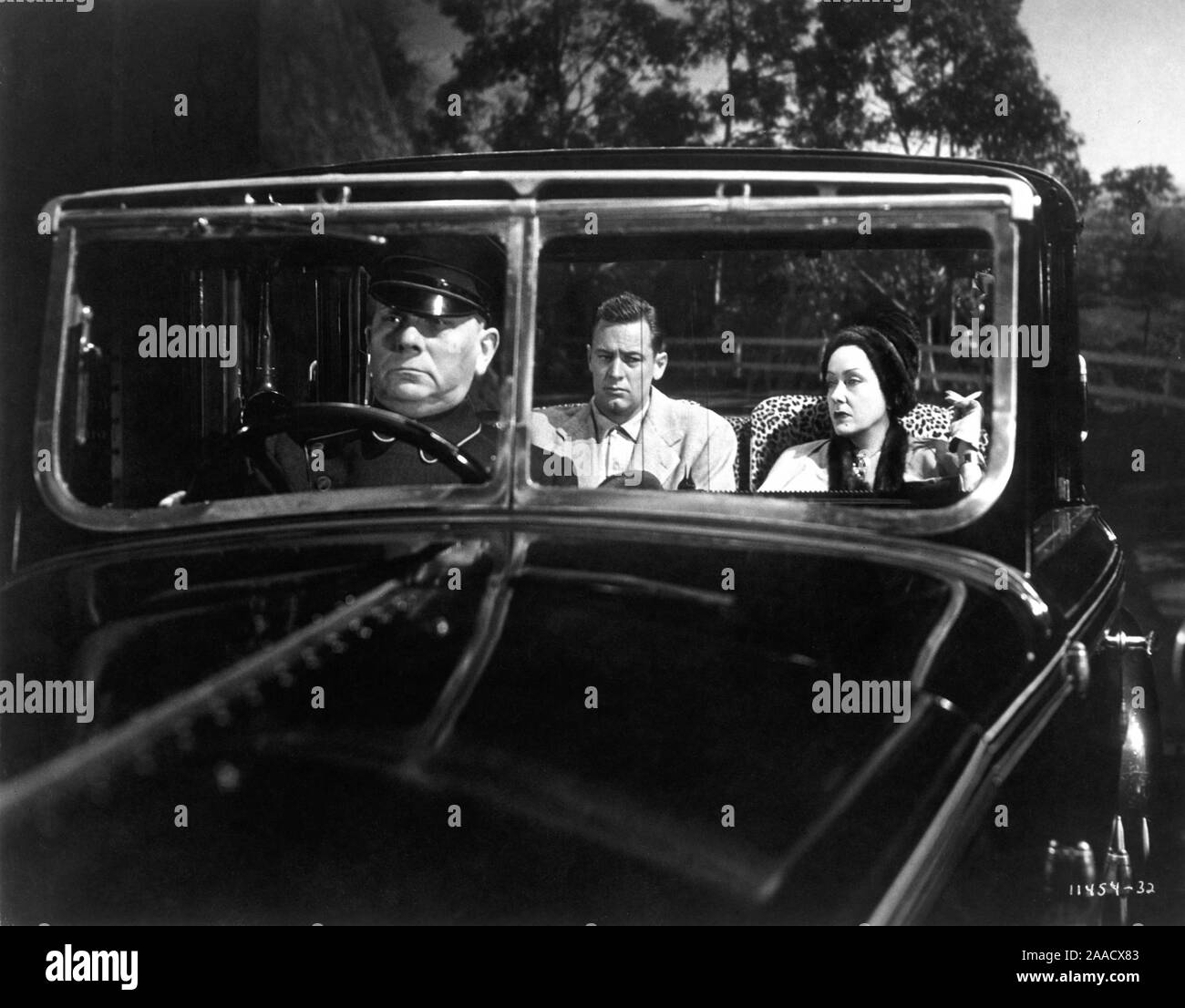 ERICH von STROHEIM as Max Von Mayerling WILLIAM HOLDEN as Joe Gillis ...