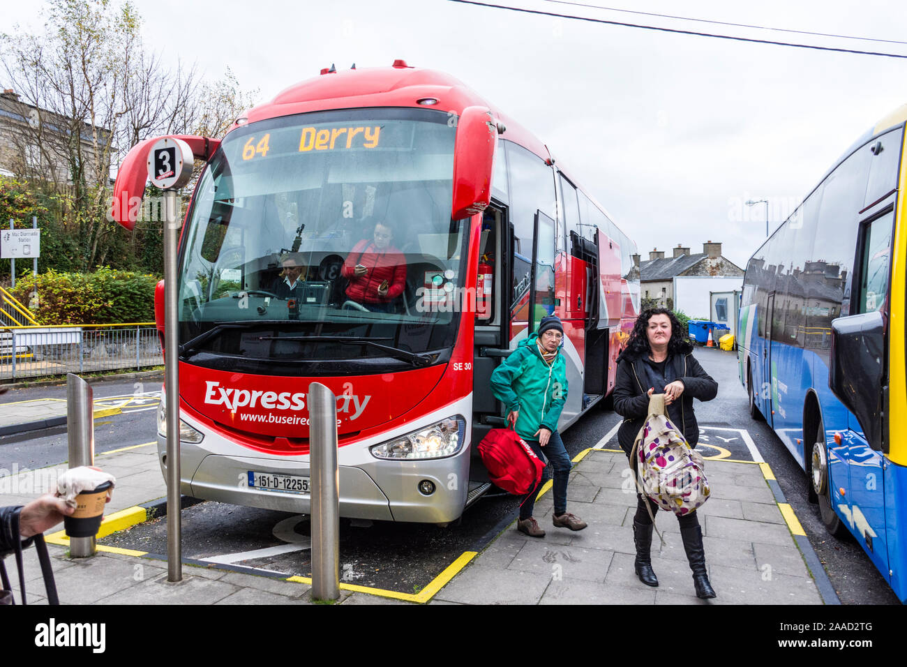 Passengers disembark Expressway, Bus Eireann coach at bus station in Sligo Town, County Sligo, Ireland Stock Photo