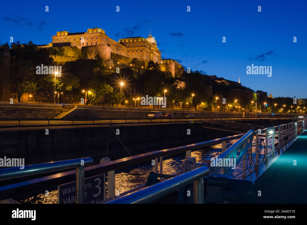 Budapest, Burgpalast bei Nacht, Ungarn Stock Photo