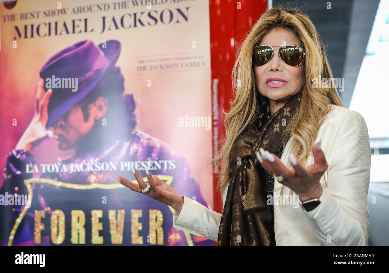 Stuttgart, Germany. 21st Nov, 2019. Latoya Jackson, sister of singer Michael  Jackson, presents the stage show "Forever - King of Pop" in the Porsche  Arena. The production will be staged from 10
