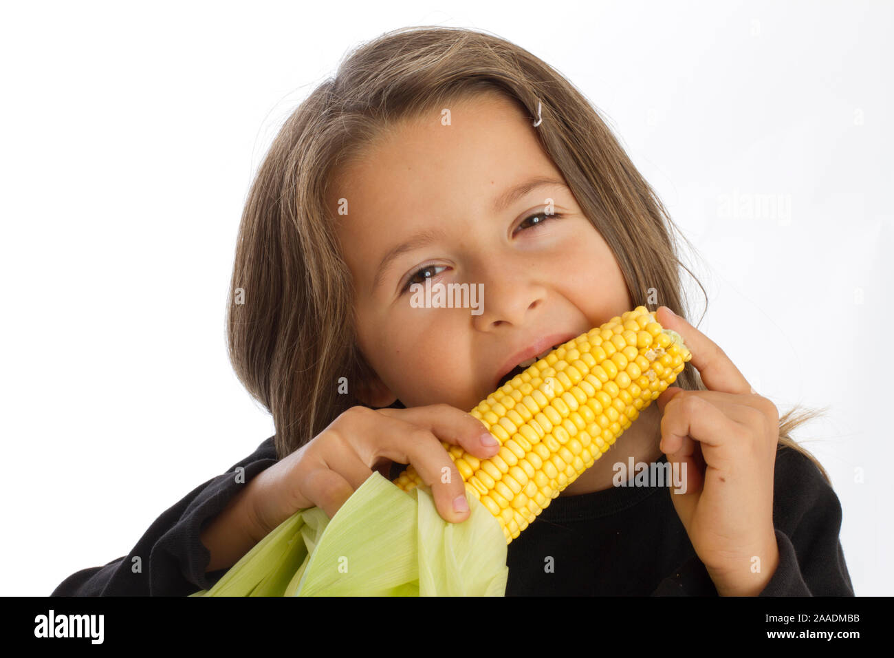 Sechsjährige isst Maiskolben (mr) Stock Photo