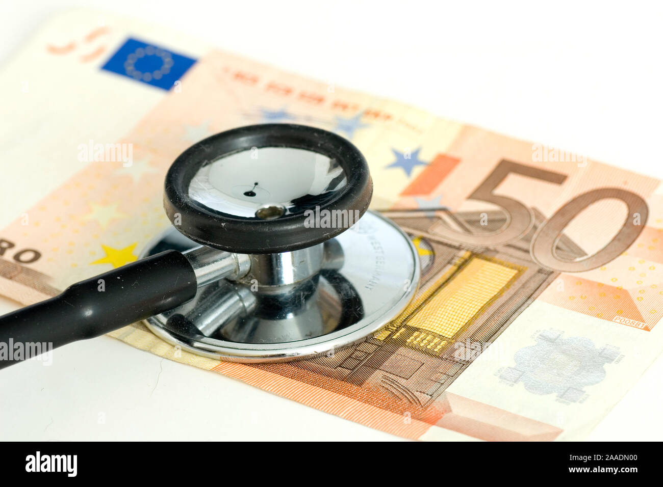 Stethoskop auf Fünfig-Euro-Schein (no pr) Stock Photo