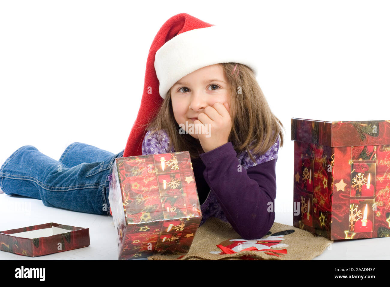 sechsjähriges Mädchen mit Weihnachtsgeschenken (mr) Stock Photo